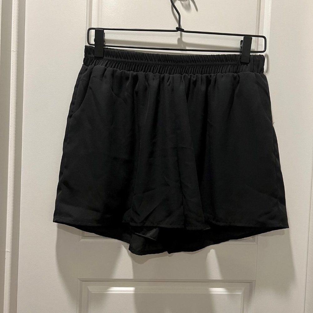 Dee Elle size large black lined shorts